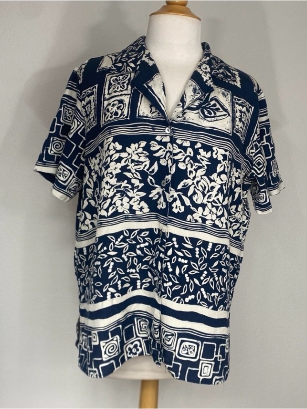 Vintage Clio Womens Navy Cream Tropical Silk Boxy Button Blouse Casual Size M